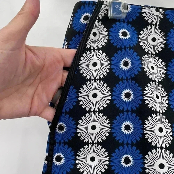 Golftini Women’s Skort Size 2L Black Blue White Floral Side Zipper EUC - Picture 3 of 14
